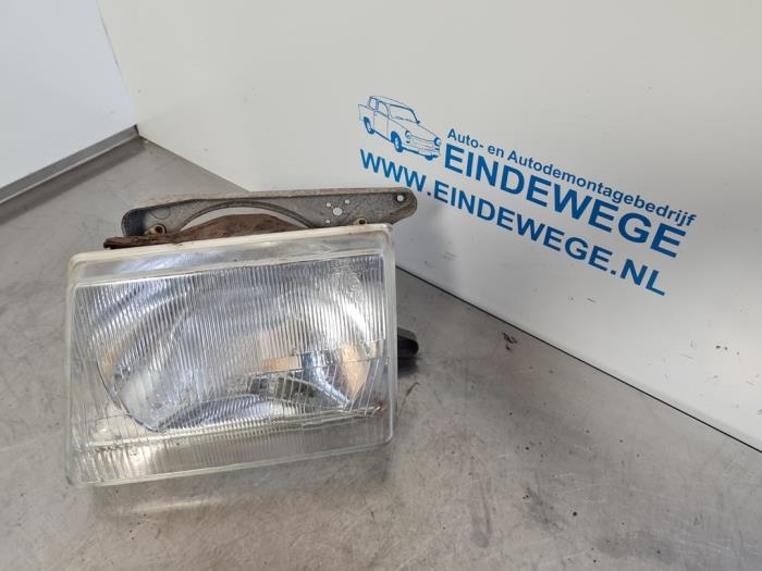 Używane Reflektor lewy Opel Kadett D (31/32/33/34/41/42/43/44) Cena € 25,00 Procedura marży oferowane przez Auto- en demontagebedrijf Eindewege