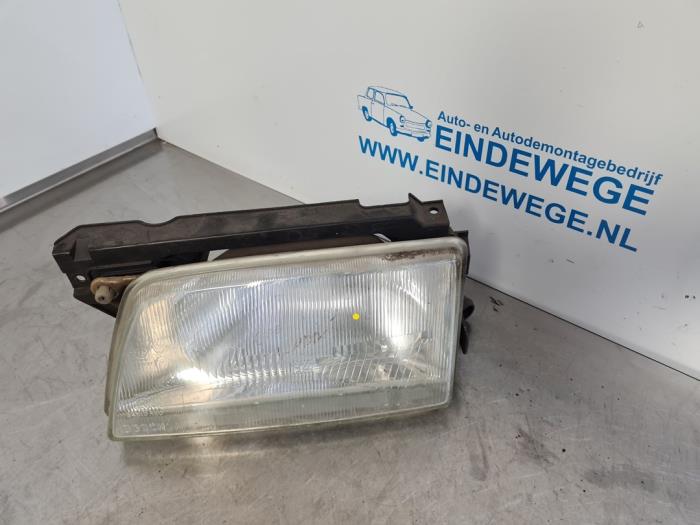 Scheinwerfer links van een Opel Kadett E (33/34/43/44) 1.3 N,L,LS,GL,GLS 1988
