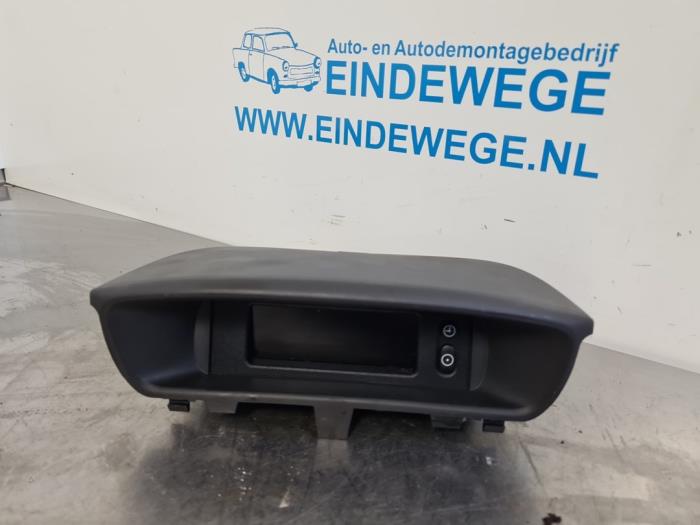 Begagnade Innerdisplay Opel Meriva (A) 1.4 16V Twinport Pris € 35,00 Marginaltabell erbjuds av Auto- en demontagebedrijf Eindewege