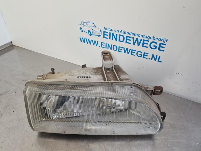Używane Reflektor prawy Toyota Corolla (E9) Cena € 25,00 Procedura marży oferowane przez Auto- en demontagebedrijf Eindewege