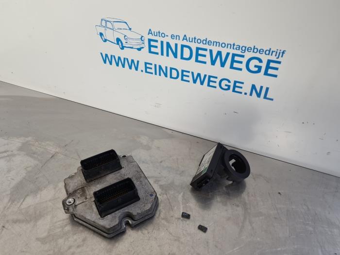 Engine management computer Opel Zafira 1.8 16V 55555600 Z18XE SIEMENS