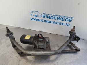Used Wiper motor + mechanism Renault Espace (JE) 2.0i 16V Price € 30,00 Margin scheme offered by Auto- en demontagebedrijf Eindewege