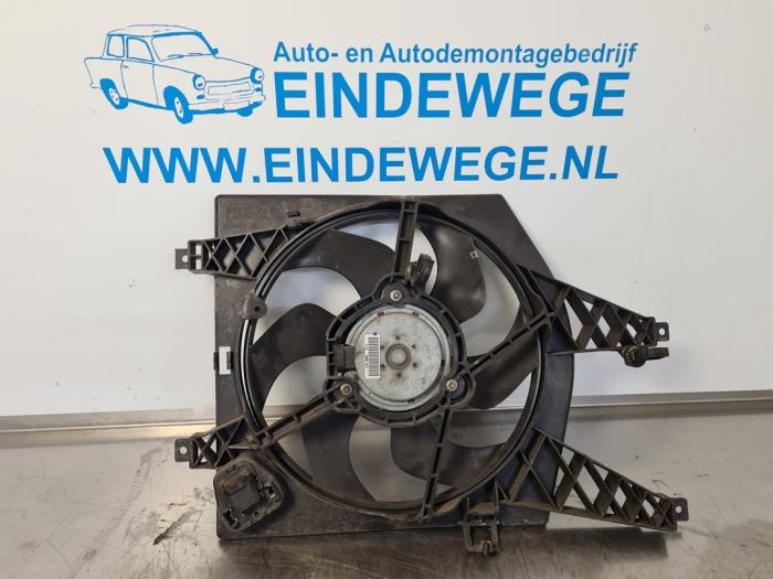 Używane Silnik wentylatora Renault Twingo II (CN) 1.2 Cena € 30,00 Procedura marży oferowane przez Auto- en demontagebedrijf Eindewege