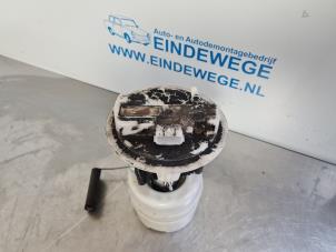 Usados Bomba eléctrica de combustible Renault Twingo II (CN) 1.2 Precio € 30,00 Norma de margen ofrecido por Auto- en demontagebedrijf Eindewege