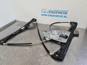 Używane Mechanizm szyby prawej przedniej wersja 2-drzwiowa Mercedes C Sportcoupé (C203) 2.2 C-200 CDI 16V Cena € 35,00 Procedura marży oferowane przez Auto- en demontagebedrijf Eindewege