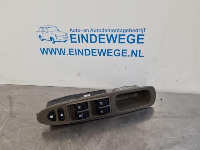 Usados Interruptor combinado de ventanillas Chevrolet Evanda 2.0 16V Precio € 30,00 Norma de margen ofrecido por Auto- en demontagebedrijf Eindewege