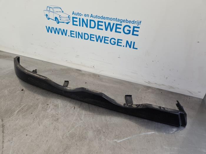 Używane Krawedz reflektora prawa BMW 3 serie (E46/4) 323i 24V Cena € 15,00 Procedura marży oferowane przez Auto- en demontagebedrijf Eindewege