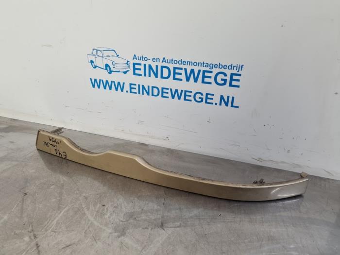 Używane Krawedz reflektora lewa BMW 3 serie (E46/2) 318 Ci Cena € 20,00 Procedura marży oferowane przez Auto- en demontagebedrijf Eindewege