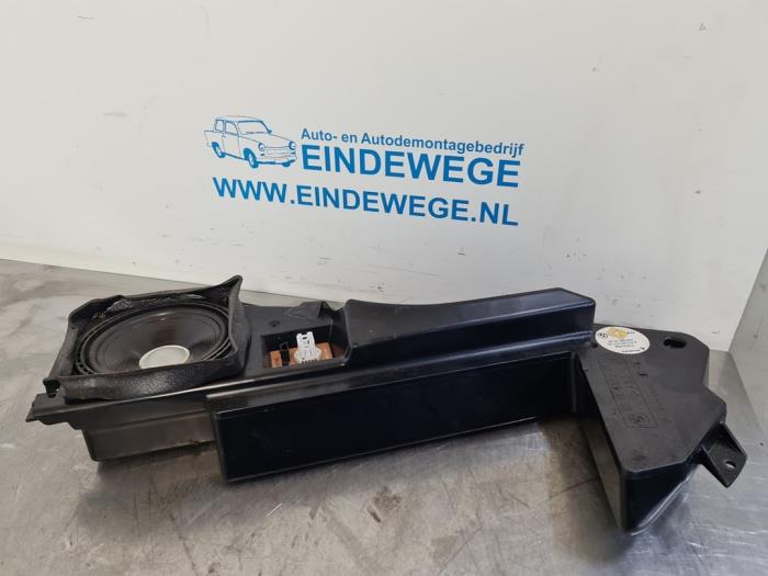 Używane Subwoofer BMW 7 serie (E38) 735i/iL V8 32V Cena € 50,00 Procedura marży oferowane przez Auto- en demontagebedrijf Eindewege