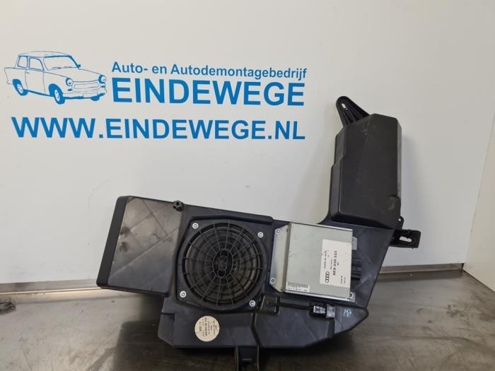 Używane Subwoofer Audi A4 Avant (B6) 2.0 FSI 16V Cena € 40,00 Procedura marży oferowane przez Auto- en demontagebedrijf Eindewege
