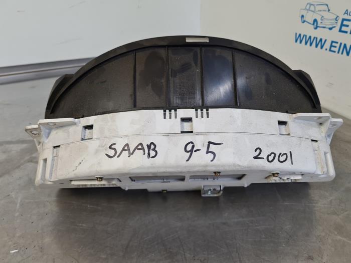 Instrument panel from a Saab 9-5 (YS3E) 2.0t 16V 2001