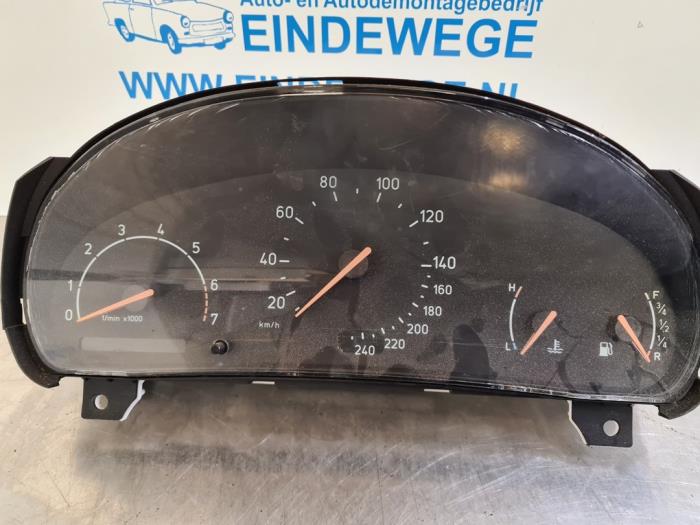 Instrument panel from a Saab 9-5 (YS3E) 2.0t 16V 2001