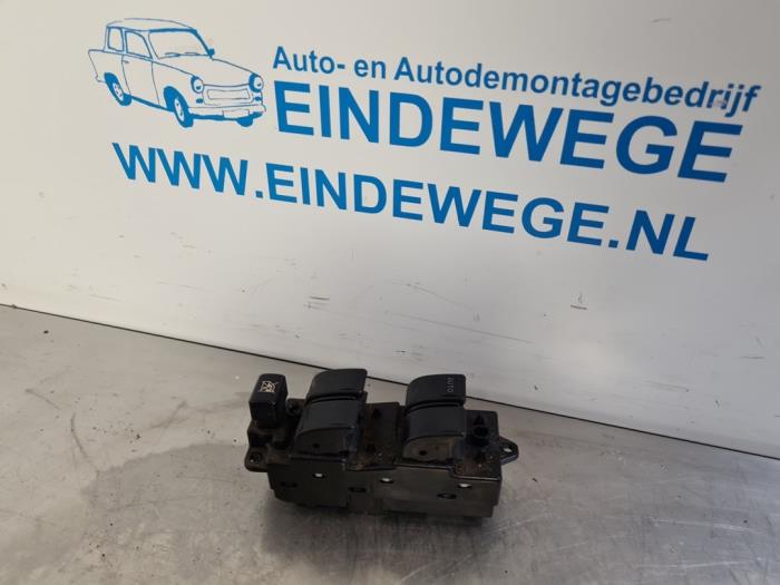Usados Interruptor combinado de ventanillas Mazda 6 (GG12/82) 1.8i 16V Precio € 20,00 Norma de margen ofrecido por Auto- en demontagebedrijf Eindewege