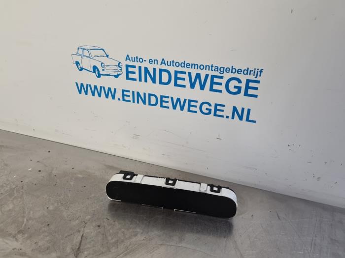 Begagnade Innerdisplay Chevrolet Spark 1.0 16V Bifuel Pris € 20,00 Marginaltabell erbjuds av Auto- en demontagebedrijf Eindewege