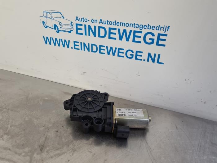 Usados Motor de ventanilla de puerta Fiat Stilo (192A/B) 1.6 16V Precio € 20,00 Norma de margen ofrecido por Auto- en demontagebedrijf Eindewege