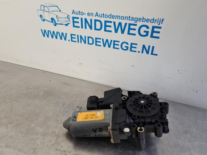 Usados Motor de ventanilla de puerta Audi A8 (D2) 2.8 V6 30V Quattro Precio € 30,00 Norma de margen ofrecido por Auto- en demontagebedrijf Eindewege