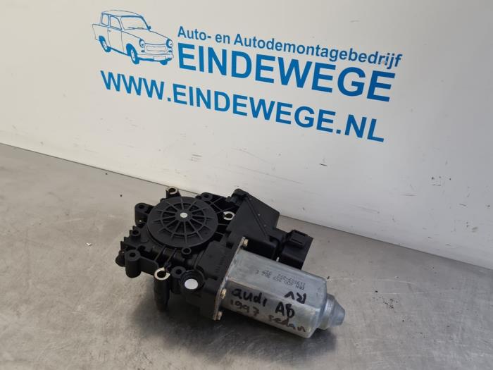 Usados Motor de ventanilla de puerta Audi A8 (D2) 2.8 V6 30V Quattro Precio € 30,00 Norma de margen ofrecido por Auto- en demontagebedrijf Eindewege