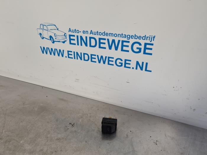 Usados Interruptor de ventanilla eléctrica Audi A8 (D2) 2.8 V6 30V Quattro Precio € 10,00 Norma de margen ofrecido por Auto- en demontagebedrijf Eindewege