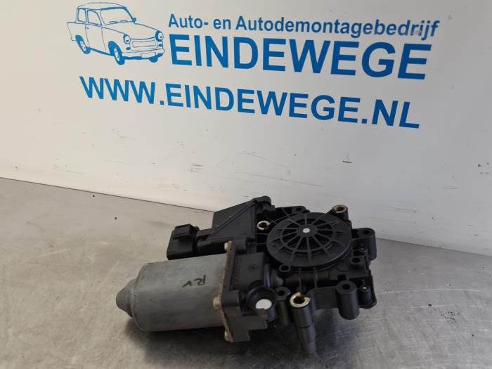 Usados Motor de ventanilla de puerta Audi A4 Avant (B5) 1.8 20V Precio € 25,00 Norma de margen ofrecido por Auto- en demontagebedrijf Eindewege