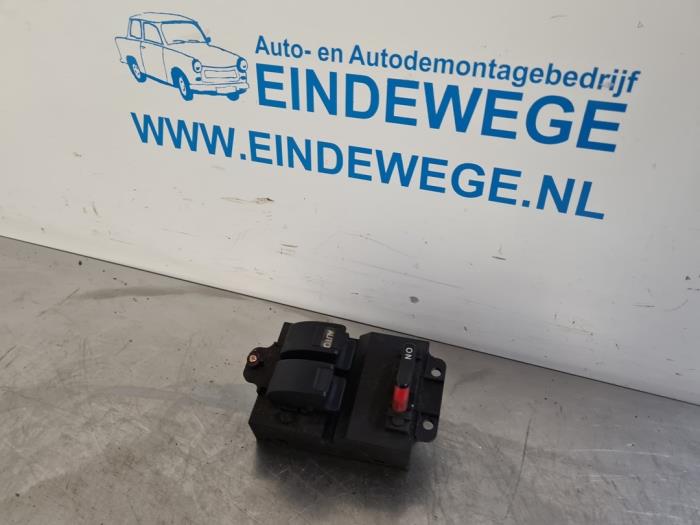 Usados Interruptor combinado de ventanillas Honda Prelude (BB) 2.0i 16V Precio € 30,00 Norma de margen ofrecido por Auto- en demontagebedrijf Eindewege