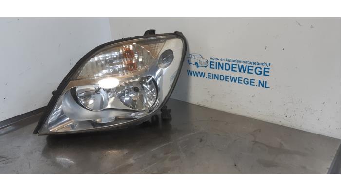 Używane Reflektor lewy Renault Scénic I (JA) 2.0 16V Cena € 25,00 Procedura marży oferowane przez Auto- en demontagebedrijf Eindewege