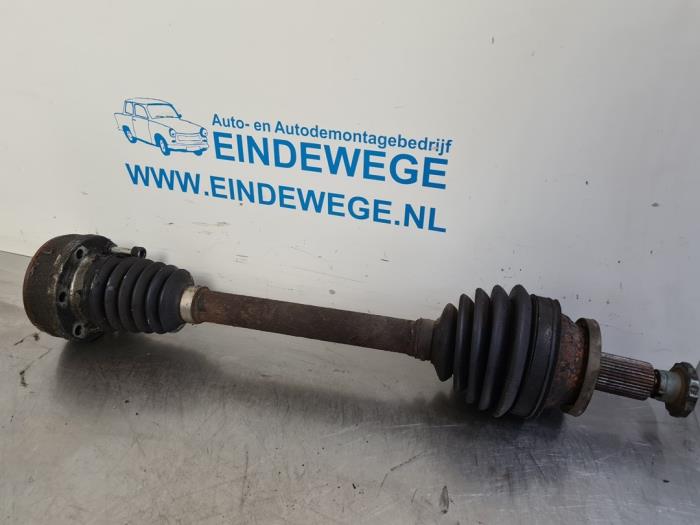 Begagnade Drivaxel, vänster fram Skoda Fabia (6Y5) 1.2 HTP Pris € 30,00 Marginaltabell erbjuds av Auto- en demontagebedrijf Eindewege