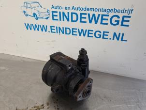 Used Power steering pump Renault Kangoo (KC) 1.2 16V Price € 35,00 Margin scheme offered by Auto- en demontagebedrijf Eindewege