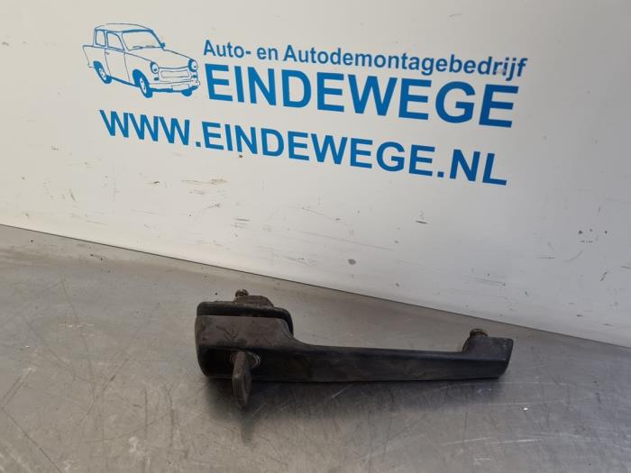 Gebrauchte Handgriff Mercedes L-Serie 2t (601) Preis € 20,00 Margenregelung angeboten von Auto- en demontagebedrijf Eindewege