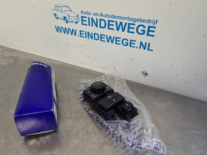 Nowe Telefon (rózne) Volvo XC90 I Cena € 90,75 Z VAT oferowane przez Auto- en demontagebedrijf Eindewege