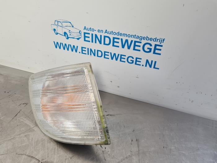Używane Kierunkowskaz prawy Mercedes Vito (638.0) 2.2 CDI 108 16V Cena € 10,00 Procedura marży oferowane przez Auto- en demontagebedrijf Eindewege