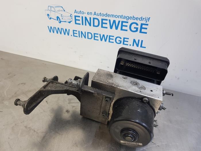 Usagé Bloc ABS Mercedes C (W203) 2.2 C-200 CDI 16V Prix € 70,00 Règlement à la marge proposé par Auto- en demontagebedrijf Eindewege