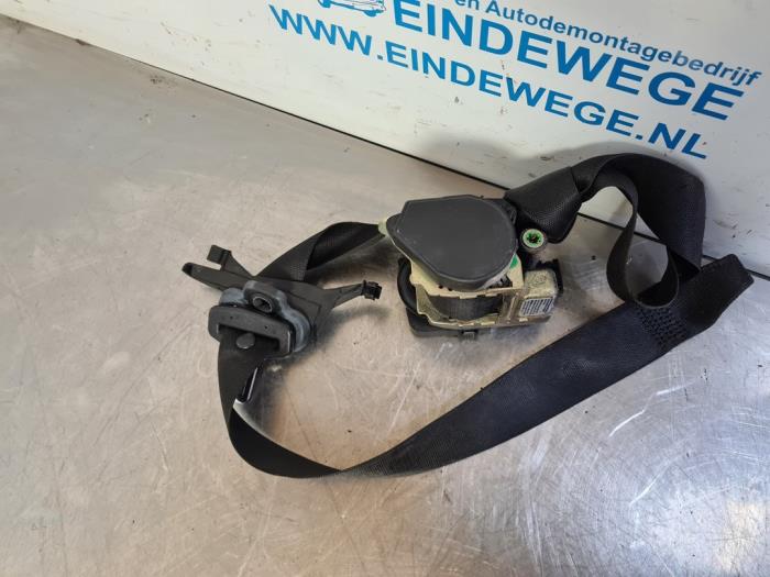 Front seatbelt, right from a Mercedes-Benz CLK (W208) 2.3 230K Evo 16V 1999