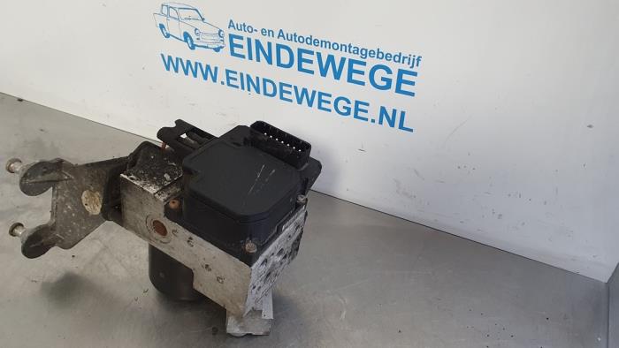 Used ABS pump Mercedes S (W220) 4.3 S-430 V8 24V Price € 60,00 Margin scheme offered by Auto- en demontagebedrijf Eindewege