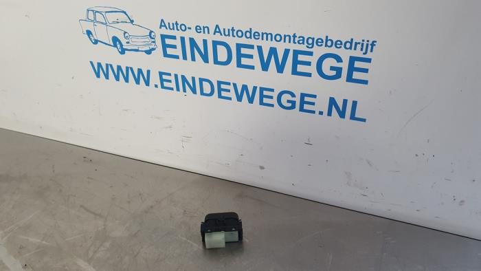 Usados Interruptor de ventanilla eléctrica Mercedes S (W220) 4.3 S-430 V8 24V Precio € 15,00 Norma de margen ofrecido por Auto- en demontagebedrijf Eindewege