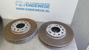 Used Brake disc + block front Opel Astra H SW (L35) 1.6 16V Twinport Price € 40,00 Margin scheme offered by Auto- en demontagebedrijf Eindewege