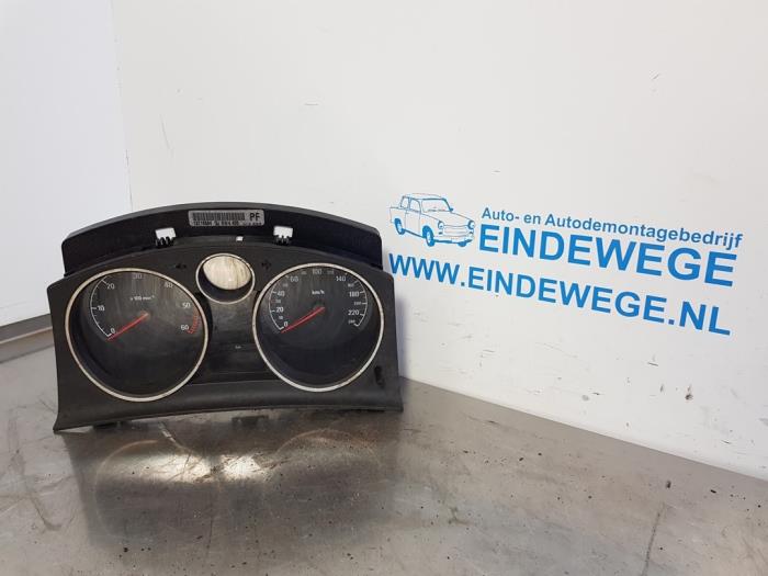 Begagnade Instrumentpanel Opel Zafira (M75) 1.9 CDTI Pris € 50,00 Marginaltabell erbjuds av Auto- en demontagebedrijf Eindewege