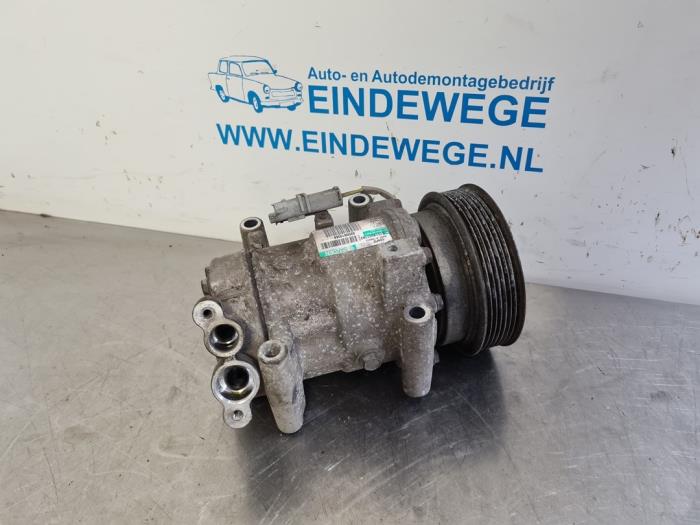 Usagé Pompe clim Renault Twingo II (CN) 1.2 16V Prix € 65,00 Règlement à la marge proposé par Auto- en demontagebedrijf Eindewege