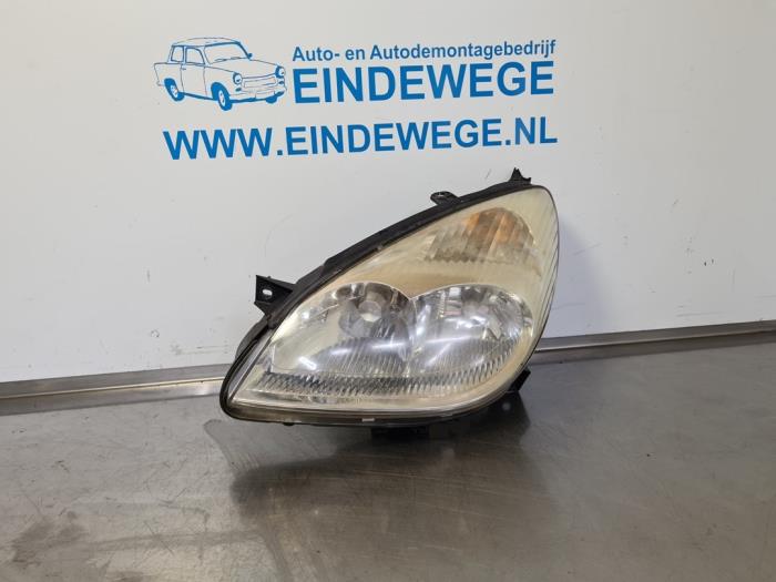 Używane Reflektor lewy Citroen C5 I Berline (DC) 1.8 16V Cena € 20,00 Procedura marży oferowane przez Auto- en demontagebedrijf Eindewege