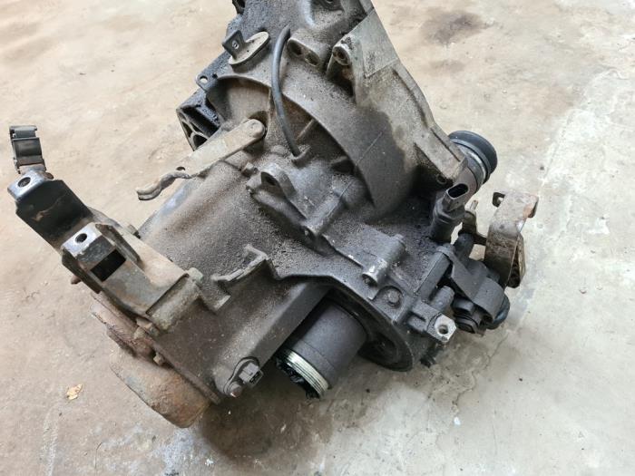 Gearbox from a Volkswagen Lupo (6X1) 1.2 TDI 3L 2000