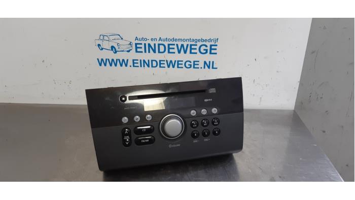 Używane Radio Suzuki Swift (ZA/ZC/ZD1/2/3/9) 1.3 VVT 16V Cena € 50,00 Procedura marży oferowane przez Auto- en demontagebedrijf Eindewege