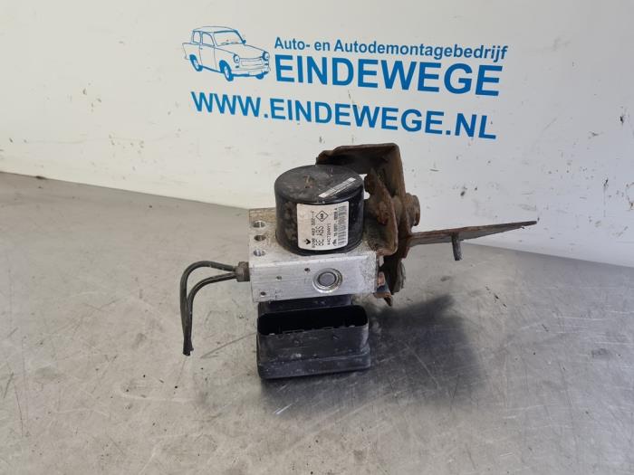 Begagnade ABS-pump Renault Twingo II (CN) 1.2 16V Pris € 65,00 Marginaltabell erbjuds av Auto- en demontagebedrijf Eindewege