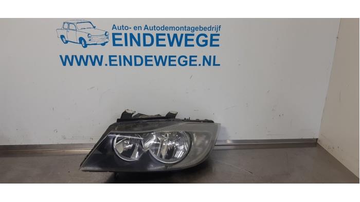 Używane Reflektor lewy BMW 3 serie (E90) 320i 16V Cena € 105,00 Procedura marży oferowane przez Auto- en demontagebedrijf Eindewege