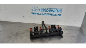 Used Fuel injector nozzle Peugeot 206 CC (2D) 1.6 16V Price € 40,00 Margin scheme offered by Auto- en demontagebedrijf Eindewege