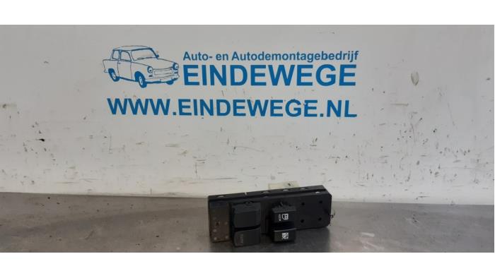 Usados Interruptor combinado de ventanillas Suzuki Splash 1.2 16V Precio € 25,00 Norma de margen ofrecido por Auto- en demontagebedrijf Eindewege
