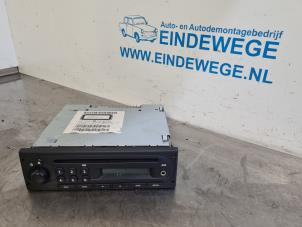Used Radio CD player Renault Twingo II (CN) 1.2 16V Price € 65,00 Margin scheme offered by Auto- en demontagebedrijf Eindewege