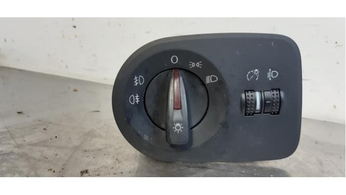 Licht Schalter van een Seat Ibiza IV SC (6J1) 1.2 TDI Ecomotive 2010