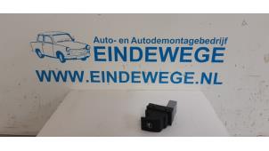 Używane Przelacznik elektrycznej szyby Seat Ibiza IV SC (6J1) 1.2 TDI Ecomotive Cena € 10,00 Procedura marży oferowane przez Auto- en demontagebedrijf Eindewege
