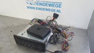 Used Radio CD player Renault Megane II CC (EM) 2.0 16V Price € 65,00 Margin scheme offered by Auto- en demontagebedrijf Eindewege