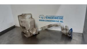 Używane Zbiornik spryskiwacza przód Volkswagen Caddy III (2KA,2KH,2CA,2CH) 2.0 SDI Cena € 25,00 Procedura marży oferowane przez Auto- en demontagebedrijf Eindewege