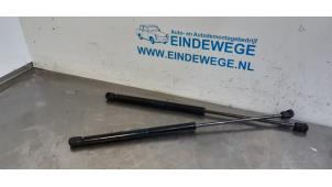 Used Set of gas struts for boot BMW Mini One/Cooper (R50) 1.6 16V Cooper Price € 20,00 Margin scheme offered by Auto- en demontagebedrijf Eindewege